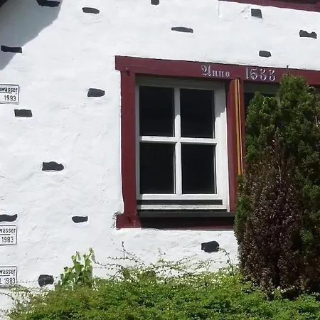 Appartement Altes Faehrhaus Anno 1 6 3 3 Traumferienwohnung In Exponierter Moselufer Lage Verbandsgemeinde Traben-Trarbach