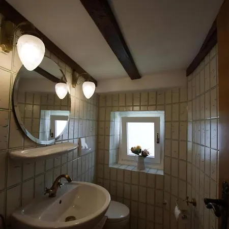 Altes Faehrhaus Anno 1 6 3 3 Traumferienwohnung In Exponierter Moselufer Lage Traben-Trarbach