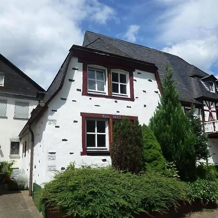 Altes Faehrhaus Anno 1 6 3 3 Traumferienwohnung In Exponierter Moselufer Lage * Traben-Trarbach