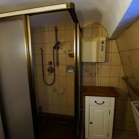Appartement Altes Faehrhaus Anno 1 6 3 3 Traumferienwohnung In Exponierter Moselufer Lage