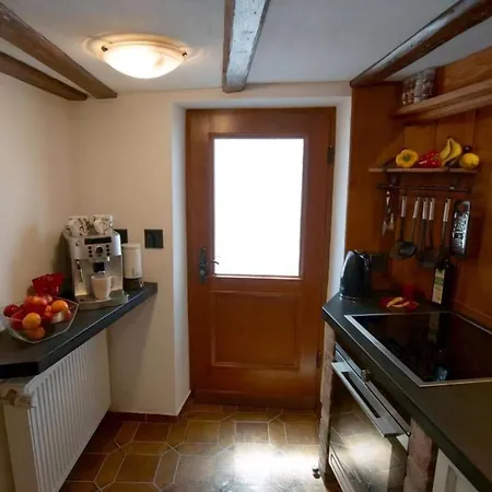 Apartment Altes Faehrhaus Anno 1 6 3 3 Traumferienwohnung In Exponierter Moselufer Lage Traben-Trarbach