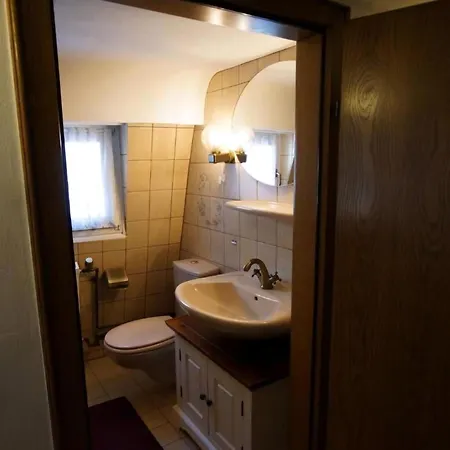 Altes Faehrhaus Anno 1 6 3 3 Traumferienwohnung In Exponierter Moselufer Lage *