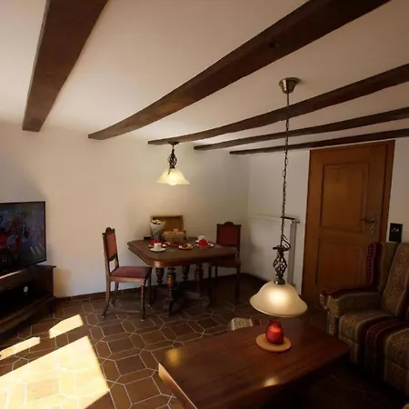 Altes Faehrhaus Anno 1 6 3 3 Traumferienwohnung In Exponierter Moselufer Lage