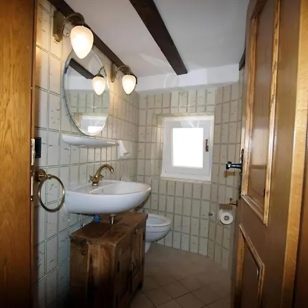 Appartement Altes Faehrhaus Anno 1 6 3 3 Traumferienwohnung In Exponierter Moselufer Lage *