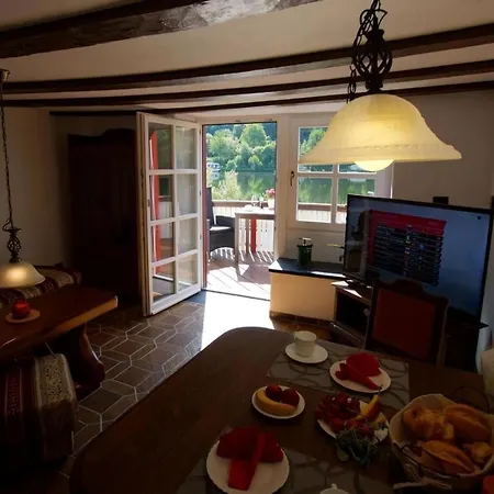Altes Faehrhaus Anno 1 6 3 3 Traumferienwohnung In Exponierter Moselufer Lage *