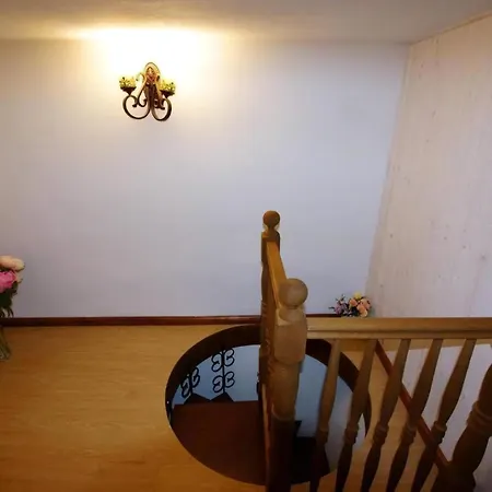 Appartement Altes Faehrhaus Anno 1 6 3 3 Traumferienwohnung In Exponierter Moselufer Lage